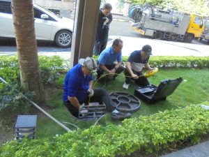 久大管道工程技師於大樓社區中庭利用CCTV管道攝影與內視鏡管路檢測定位設備實績